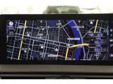 純正ならではのフィット感と、運転中も視線移動の少ない位置にセットされたワイドで視認性の良いメーカーSDナビ。CD・DVD・SD・高画質で鮮明な映像が楽しめるフルセグTV対応です。