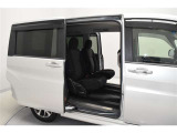 当店は全車『ロングラン保証』付!(1年間、距離無制限 HV車はHV保証付) 別途延長保証もご用意しております♪ ぜひ現車を確認にご来店ください