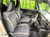 運転席まわりには十分なスペースがあり、大柄な方でもゆったり運転していただける環境です。