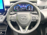 インテリアに合わせたデザインのステアリングは、運転される方のことも考え、運転しやすい形状、大きさです。是非一度、実際に触ってお確かめください。