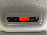 【リアオートエアコン】広い後部座席には必須の機能!風量や温度を自動で調整し前席と同様な車内環境にしてくれるリアオートエアコンを装備。夏の暑さも冬の寒さもストレスなく快適にお過ごしいただけます♪