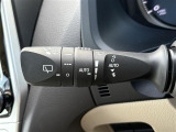 【オートワイパー(AUTO)】雨が降り出した時に、雨滴検出用センサー(レインセンサー)が雨滴を感知すると、自動でワイパーが動作します。