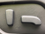 【パワーシート】スイッチ一つで簡単にシートの微調整が可能!電動だから力もいりません!快適なシートポジションにセットして、快適なドライブをお楽しみください。