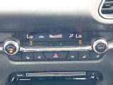 【左右独立型フルオートエアコン】運転席と助手席でそれぞれお好みの温度に設定可能。同乗者にも配慮した、快適な空調をお届け致します。