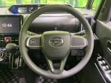 インテリアに合わせたデザインのステアリングは、運転される方のことも考え、運転しやすい形状、大きさです。是非一度、実際に触ってお確かめください。