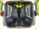 普段のお買い物や通勤、送迎等に十分な荷室スペースを確保しております。セカンドシートを倒すと、大きな荷物の積載も可能です♪