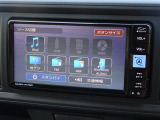 フルセグチューナー内蔵。オーディオはBluetooth接続可能です。