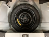 最近の新車はスペアタイヤを装備していませんがこのミラはスペアタイヤを装備しています★