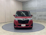 お車購入のポイントとなるフロントマスクです!シャープな目つきが印象的なデザインのヘッドランプです。