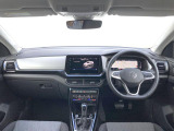 スイッチ類はシンプルかつ操作しやすいように配置されています。