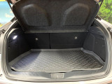 積み下ろしのしやすいデッキにはたっぷりと荷物を積み込んでいただけます。遊びから仕事まで、様々なシーンで頼れます♪
