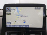 純正ナビを装備。タッチパネル式で使いやすく、お出かけもラクラクです。