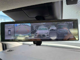 【デジタルインナーミラー】車両後方カメラの映像をミラーに映すことが出来ます。 そのため、後席に人や荷物があって後方が見えづらい場合でもしっかり視界を確保することが出来ます。