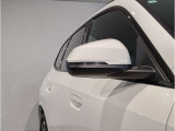 【BMWミラー】視認性の高いスタイリッシュなミラー。自動防眩機能も付いており夜間のドライビングをサポートします。