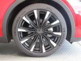 R4年式夏タイヤ225/45R21ミシュラン製です。