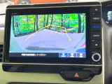 【バックカメラ】駐車時に後方がリアルタイム映像で確認できます。大型商業施設や立体駐車場での駐車時や、夜間のバック時に大活躍!運転スキルに関わらず、今や必須となった装備のひとつです!