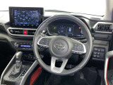 運転席まわりです。 各操作スイッチは使いやすい位置に配置されてます。