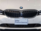 BMW代表的な特徴のキドニーグリル。BMWのすべてのモデルに採用され、BMWらしさを強調しております。