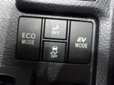 モーターだけでとても静かに走れるEVモード付。更に燃費を良くするECOモード切り替えも付いています。