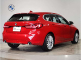 BMWのお車は、&ldquo;駆け抜ける歓び&rdquo;を体現しております。走行の安定性とコーナリングの良さを追求し、思い通りにハンドルの操作可能です。