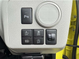 アイドリングストップ機能OFFスイッチです。エアコンを使用している時や、街中など停止や右左折が多い道を走る時など一時的にOFFに出来ます。