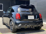 長期にわたる保証を実現。2年間のMINI NEXT保証と延長保証(別途費用)を合わせて最大4年間の保証。万一の故障に長期に備えることができ、ご安心してお乗り頂けます。(NEXT1年は1年距離無制限)