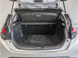 後席使用時でも、十分な荷室空間を確保しております