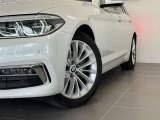 BMW純正アロイホイールはモデルやパッケージに合わせてデザインされています。洗練されたデザインで、足元の個性を引き立てます。