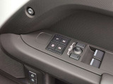 運転席にはドライバー3名まで記憶可能なメモリー機能が装備されております。