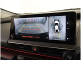 パノラミックビューモニター付きです。車両を上から見たような映像をディスプレイオーディオ画面に表示。運転席からの目視だけでは見にくい、車両周辺の状況をリアルタイムでしっかり確認できます。