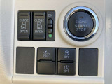 エンジンスタートはボタンを押すだけ!運転席にて両側電動スライドドアの開閉操作が出来ます!便利な機能です!
