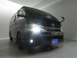 高輝度で点灯速度が速く、しかも消費電力の少ないLEDヘッドライトが装備されています!LEDの明るい光が走行中の視界の確保をサポートして、夜のドライブがより楽しく安全に運転できます♪
