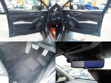 内装カラーはブラック&ホワイト!!ご納車後に無いと困る『フロアマット』もしっかり装備!!メーカーオプション!!後方視界が取りやすい『スマートビューミラー』!!!