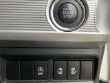 エンジンスタートはボタンを押すだけ!運転席にて両側電動スライドドアの開閉操作が出来ます!便利な機能です!