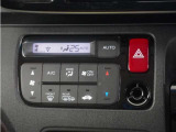 フルオートエアコン搭載。好みの温度に設定するだけで、風向や風量を自動でコントロール!いつでも快適な車内環境に。