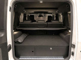 限定車/専用22AW/シルバ-シャドウアクセント/AMGカ-ボンインテリアトリム/専用ナッパレザ-インテリア(チタニウムグレ-&ブラック)/ボディ同色スペアタイヤカバ-/AMGダ-ククロ-ムグリル/AMGエクスクル-シブPKG