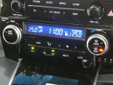 【オートエアコン】車内温度を感知して自動で温度調整をしてくれるのでいつでも快適な車内空間を創り上げます!どの席に座っても快適なドライブが楽しめます♪