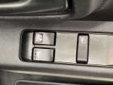 パワーウィンドのスイッチです。運転席に座りながら、助手席や後席の窓を開け閉めできるので大変便利ですよ。