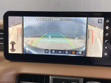 車両前方と左右両方が確認でき、狭い道での接触防止をサポートしてくれるサイドビュー。