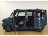 開口部が広く、乗り降りのしやすいお車です