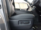 パワーシート搭載。微妙な調整が手軽にでき、ピッタリなポジションで運転することが可能です。