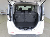 幅広いバックドア開口部と低い荷室フロア高で、重い荷物も楽に積み下ろしができます。
