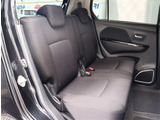 お車選びをお楽しみ頂けるよう、在庫車の展示スペースを十分に確保しております。