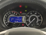 【メーターまわり】ドライバーから見やすい位置にあって安全運転に寄与します。メーターも見やすくてシンプルなデザインになっております。
