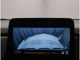 バックモニターで狭い場所や車庫入れもスイスイ、ラクラク! ですが、目視は忘れずにお願いします!