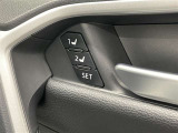 シートメモリー機能付き。1台の車を家族や複数人で共有している場合は便利な機能です。