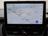 【ディスプレイオーディオ(コネクティッドナビ対応)Plus】通信型のコネクティッドナビに加え車載ナビも搭載しています。コネクティッドナビはご契約を頂くとR10年6月30日まで無料でご利用いただけます。