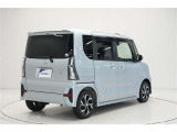 後続車から視認性の良いストップランプの配置で追突抑制になります。