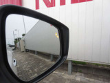 【後側方車両検知警報】斜め後ろから近づく車両を知らせてくれます。(オレンジ色のマークです)
