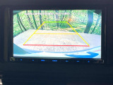 【バックカメラ】駐車時に後方がリアルタイム映像で確認できます。大型商業施設や立体駐車場での駐車時や、夜間のバック時に大活躍!運転スキルに関わらず、今や必須となった装備のひとつです!